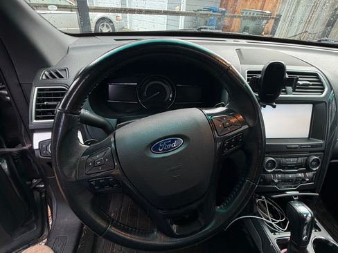 Used 2016 Ford Explorer XLT w/ Equipment Group 202A image 11