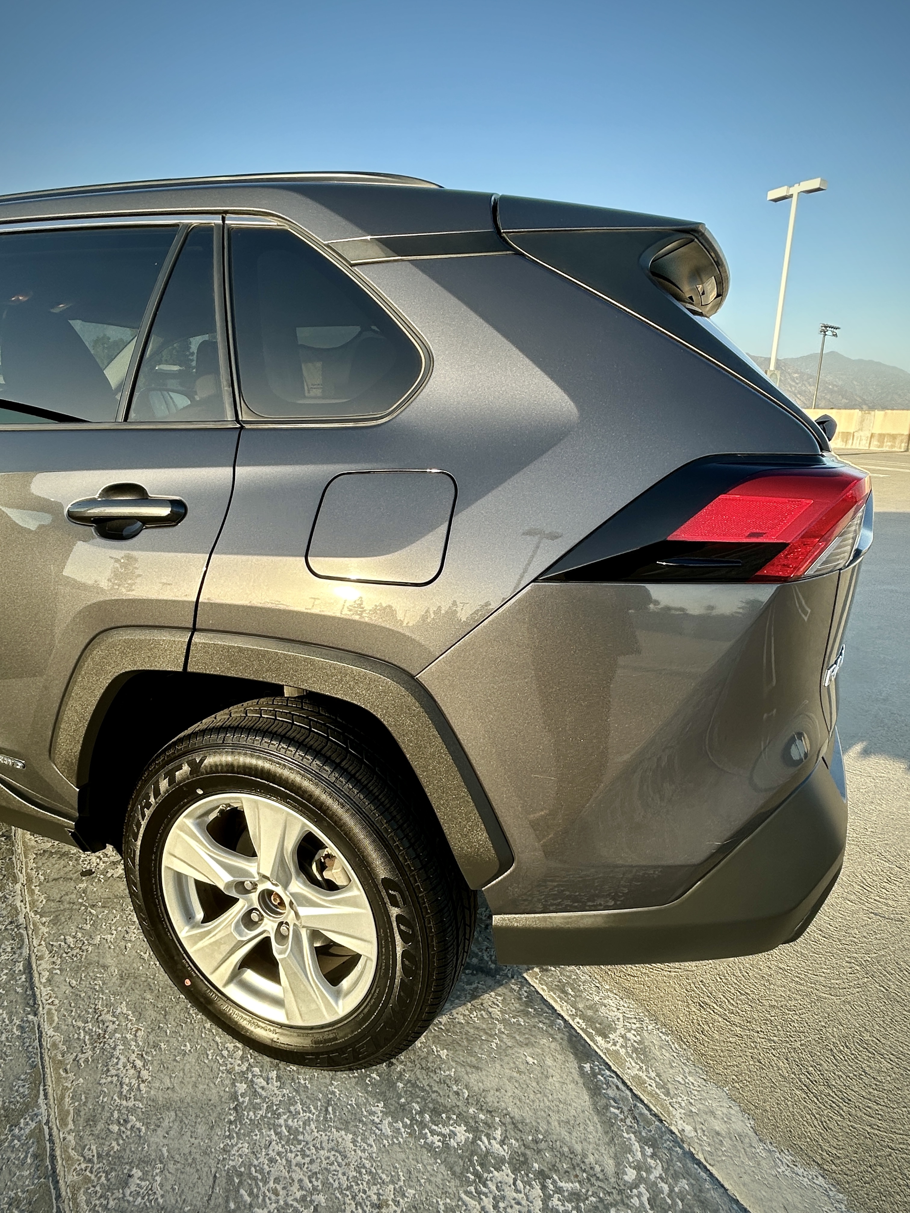 Used 2019 Toyota RAV4 LE AWD/4WD image 21