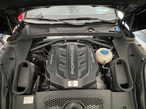 Used 2015 Porsche Macan Turbo image 10