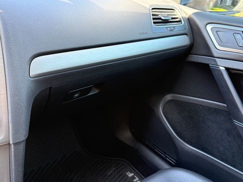 Used 2016 Volkswagen Golf Limited Edition image 11