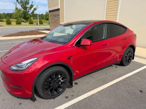Used 2022 Tesla Model Y Long Range AWD/4WD image 6