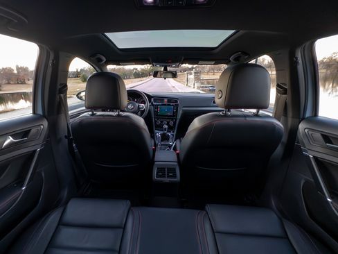 Used 2019 Volkswagen GTI SE image 16