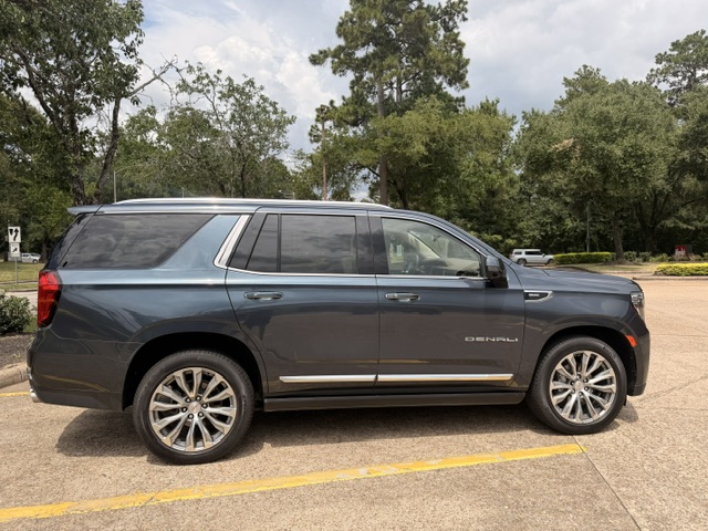 Used 2021 GMC Yukon Denali w/ Denali Premium Package RWD image 1