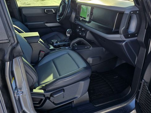 Used 2023 Ford Bronco Everglades image 10