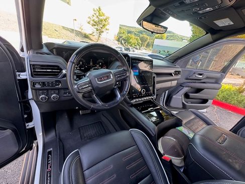 Used 2025 GMC Yukon XL AT4 Ultimate image 8