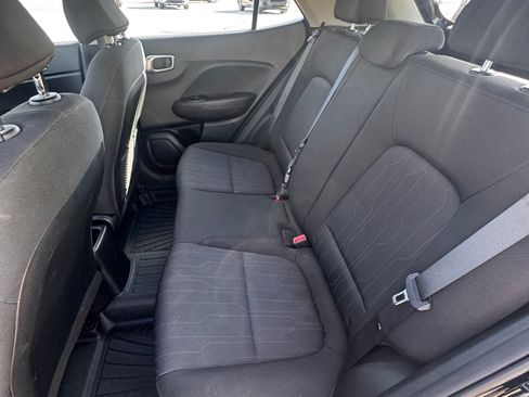 Used 2021 Hyundai Venue SE image 17