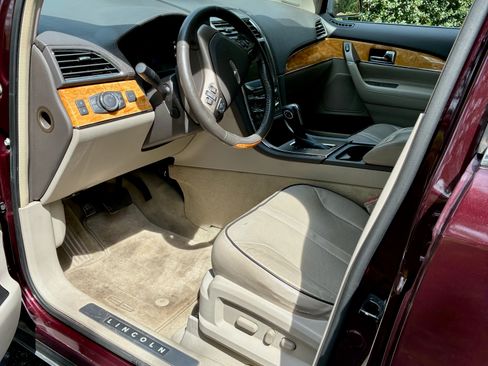 Used 2011 Lincoln MKX AWD w/ 102A Rapid Spec Order Code image 8