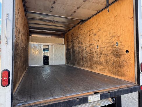 Used 2022 Ford E-350 and Econoline 350 Super Duty image 10