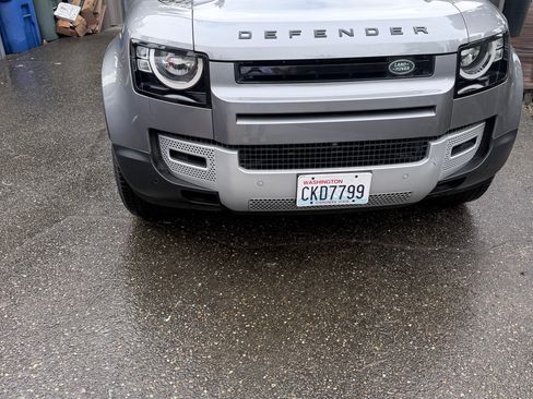 Used 2023 Land Rover Defender 110 S image 2