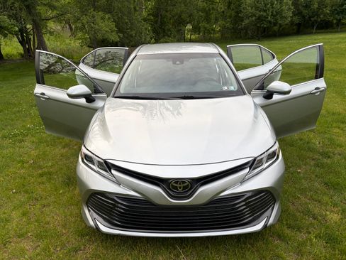 Used 2018 Toyota Camry LE w/ Convenience Package FWD image 16