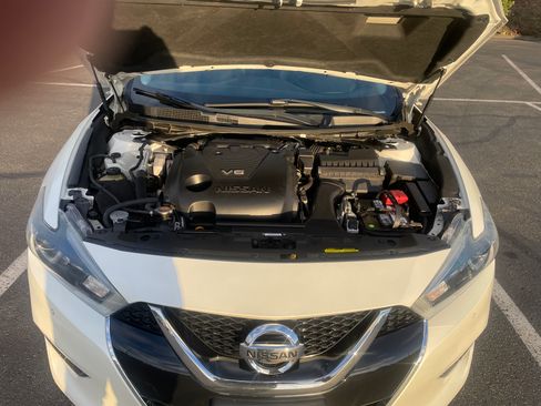 Used 2018 Nissan Maxima Platinum image 2