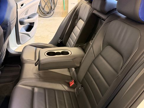 Used 2023 Volkswagen Golf R image 8