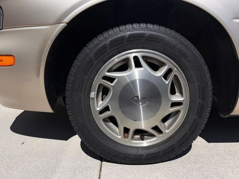 Used 1995 INFINITI J30 30 Sedan 4D image 6