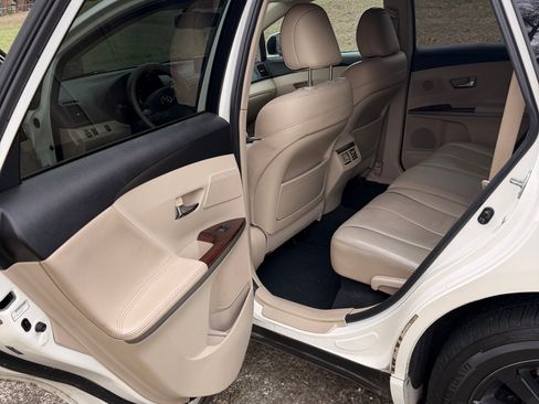 Used 2010 Toyota Venza image 10