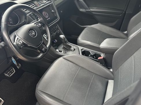 Used 2020 Volkswagen Tiguan SE R-Line FWD image 5