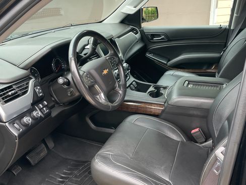 Used 2017 Chevrolet Suburban LT image 12
