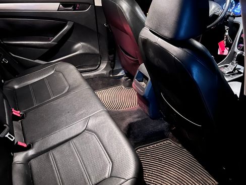 Used 2012 Volkswagen Passat 2.5 SE image 17