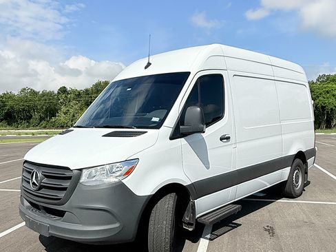Used 2023 Mercedes-Benz Sprinter 1500 image 14