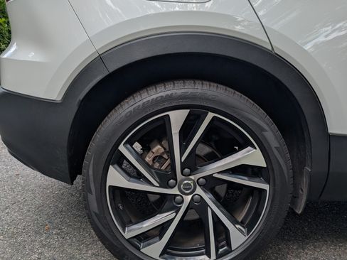 Used 2022 Volvo XC40 T5 R-Design image 21