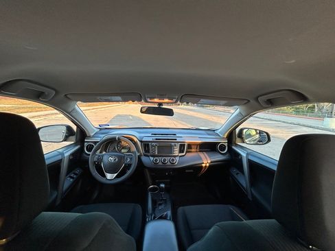 Used 2015 Toyota RAV4 LE image 10