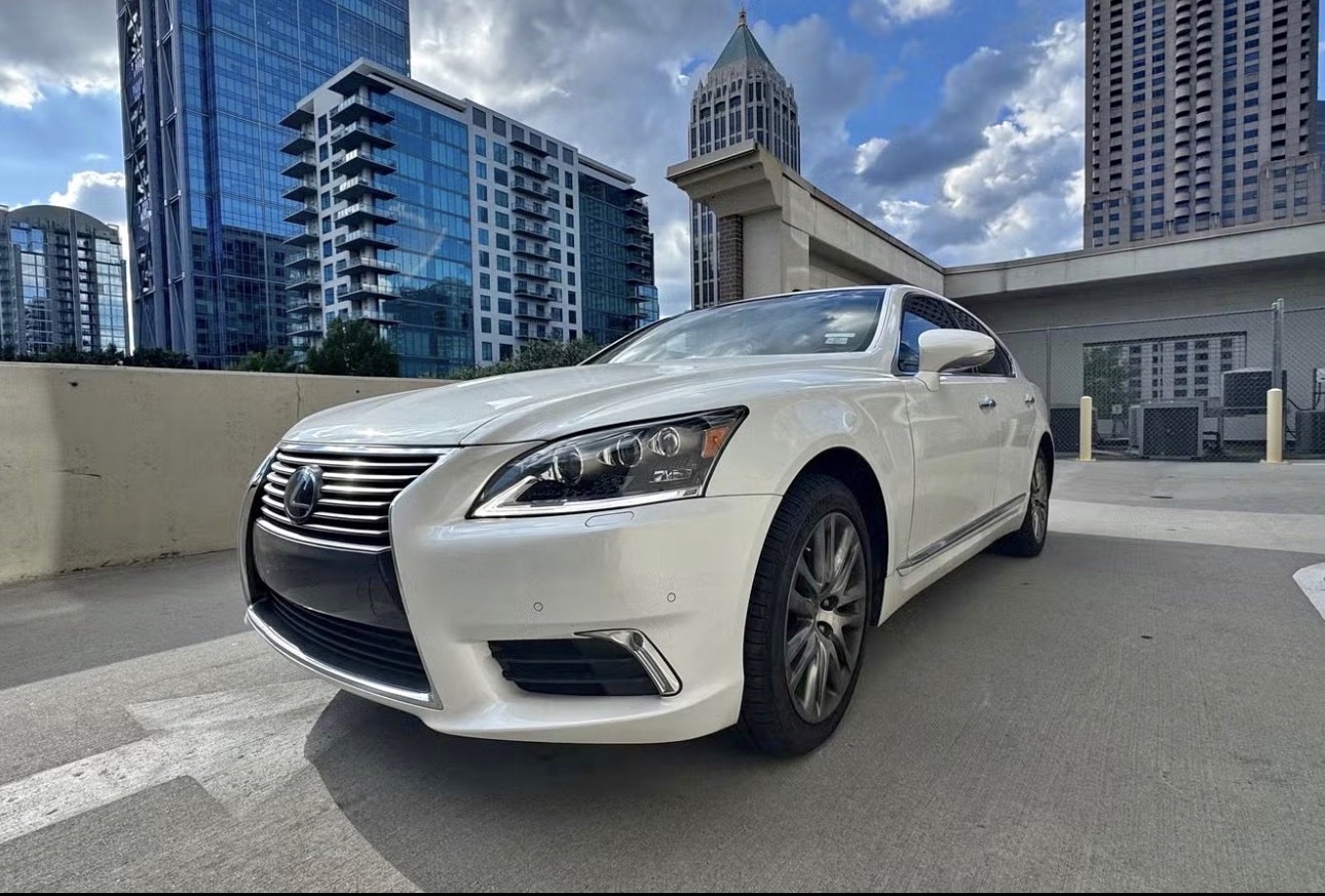 Used 2015 Lexus LS 460 w/ Ultra Luxury Package RWD image 1