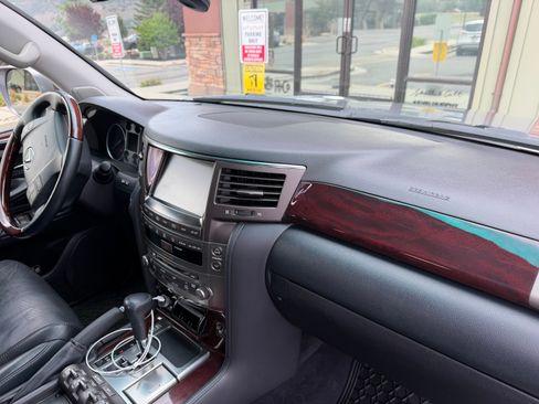 Used 2011 Lexus LX 570 4WD w/ Luxury Pkg image 9