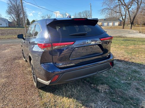 Used 2020 Toyota Highlander LE image 5