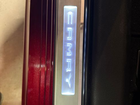 Used 2018 Toyota Camry XSE image 14