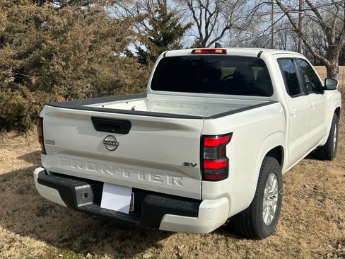 Used 2023 Nissan Frontier SV image 18