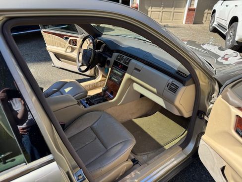 Used 1996 Mercedes-Benz E 320 Sedan image 6
