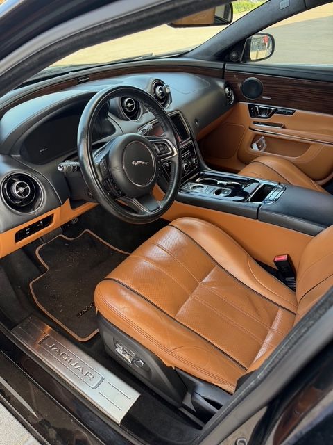 Used 2015 Jaguar XJ L Portfolio RWD image 17