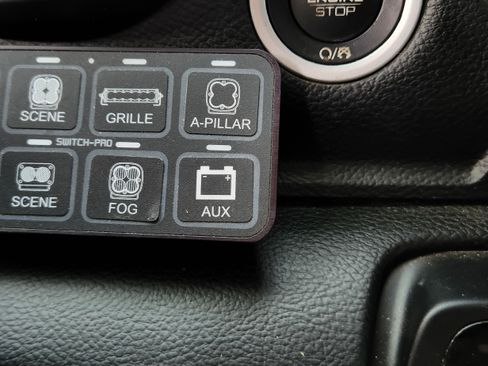 Used 2020 RAM 1500 Laramie w/ Sport Appearance Package image 12