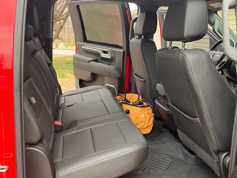 Used 2024 Chevrolet Silverado 2500 LT w/ Convenience Package image 9