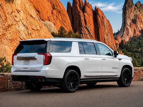Used 2023 GMC Yukon XL Denali w/ Max Trailering Package AWD/4WD image 4