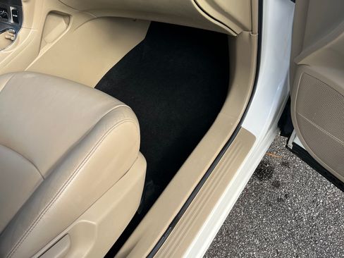 Used 2013 Toyota Highlander FWD image 9