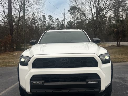 Used 2025 Toyota 4Runner 4WD image 2