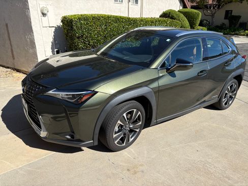 Used 2021 Lexus UX 250h w/ Accessory Package (Z1) image 4