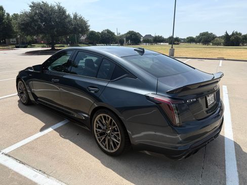 Used 2022 Cadillac CT5 V Blackwing w/ Carbon Fiber Package 2 RWD image 5