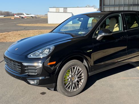 Used 2016 Porsche Cayenne S image 17