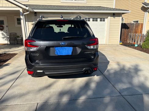 Used 2019 Subaru Forester Premium w/ All-Weather Package AWD/4WD image 10