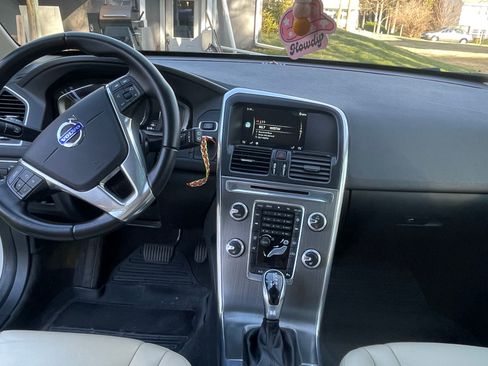 Used 2016 Volvo XC60 T6 image 10