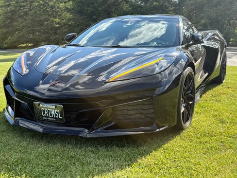 Used 2025 Chevrolet Corvette Z06 RWD image 2