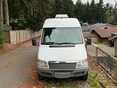 Used 2003 Dodge Sprinter 2500 RWD image 2