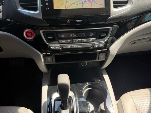 Used 2018 Honda Ridgeline RTL-E image 12