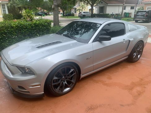 Used 2013 Ford Mustang GT Premium w/ Electronics Pkg RWD image 10