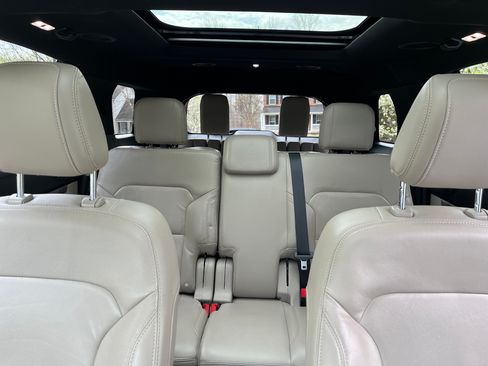 Used 2018 Ford Explorer XLT w/ Equipment Group 202A image 13