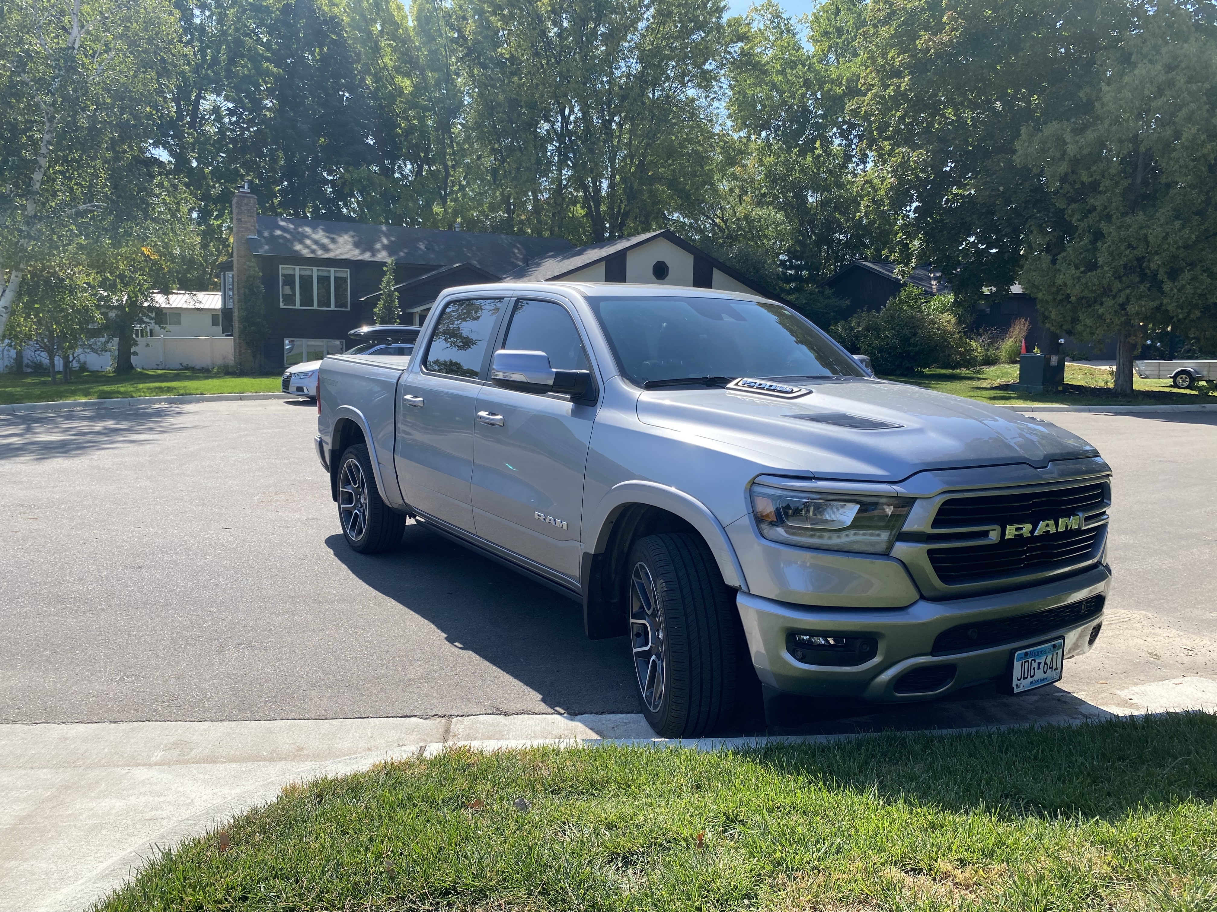 Used 2021 RAM 1500 Laramie AWD/4WD image 1