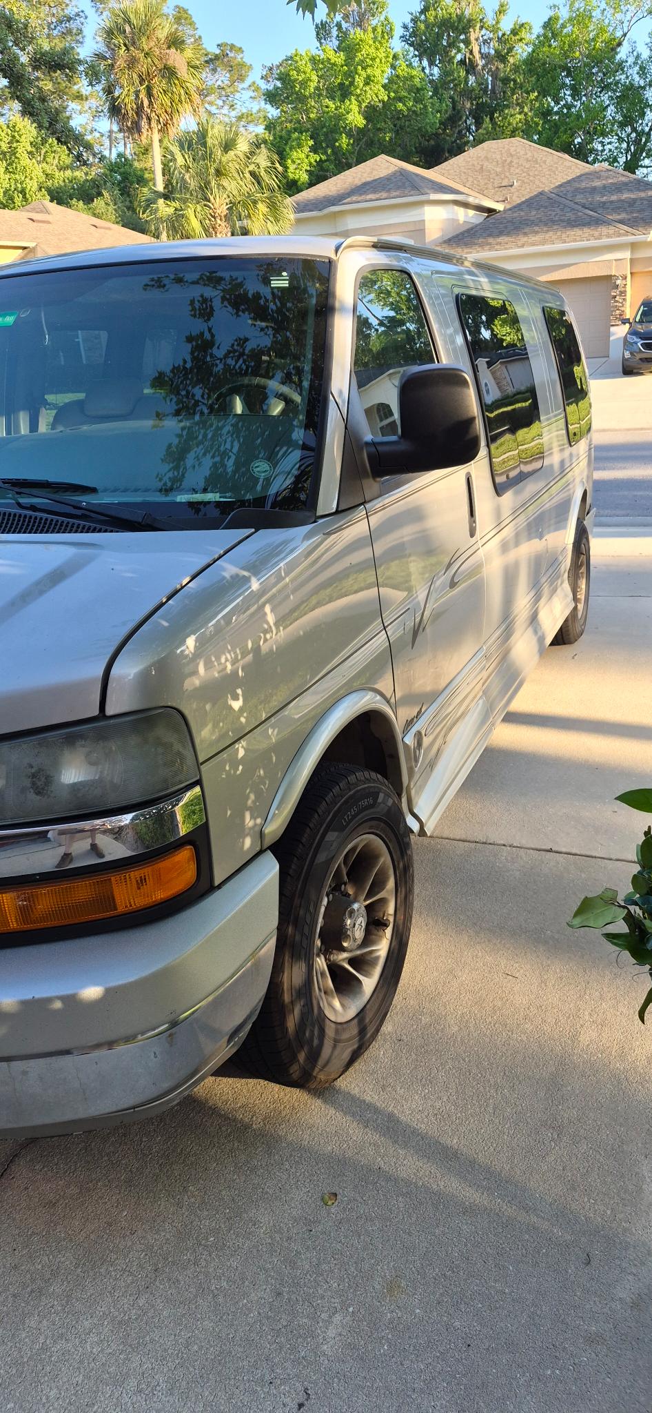 Used 2005 Chevrolet Express 2500 Extended w/ Preferred Equipment Group RWD image 1