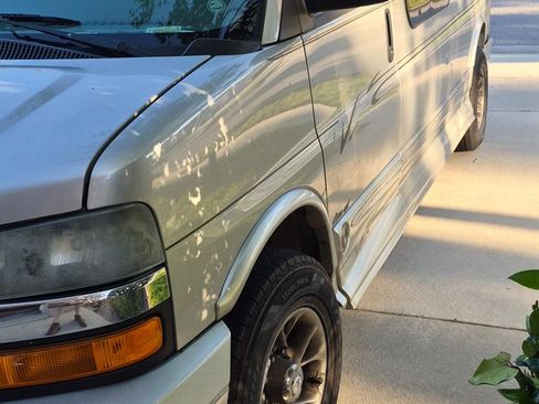 Used 2005 Chevrolet Express 2500 Extended w/ Preferred Equipment Group RWD image 1