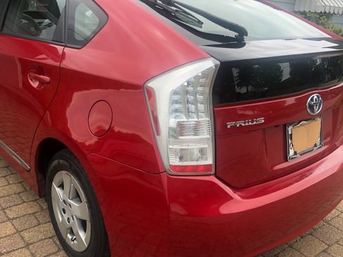 Used 2011 Toyota Prius Four w/ Solar Roof Pkg FWD image 2
